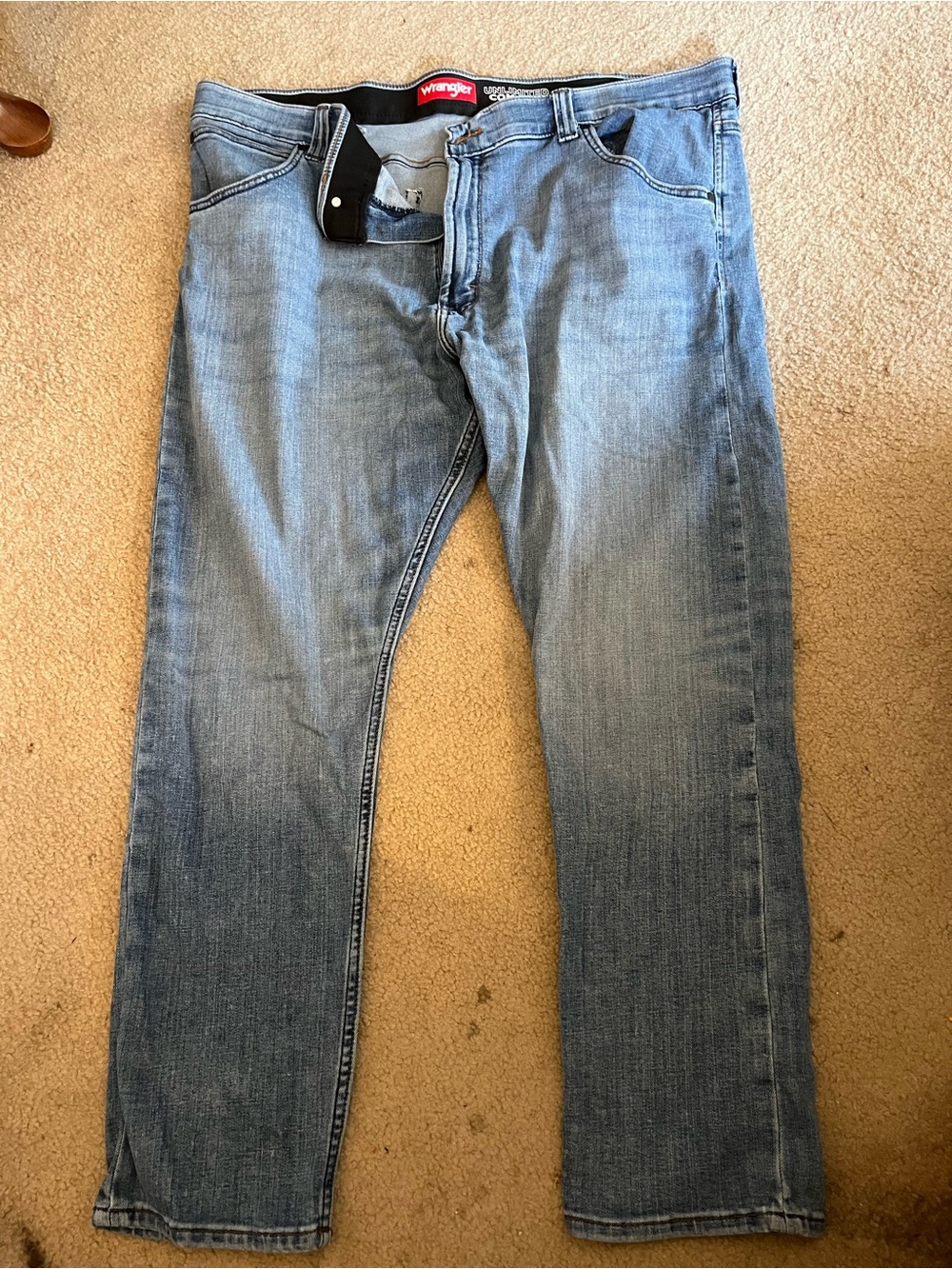 Wrangler Men's Light Blue Straight-Leg Jeans